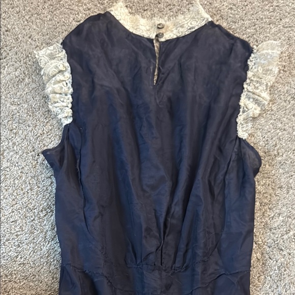 Ethan Allen Blue and White Lace Sleeveless Blouse - Picture 8 of 8